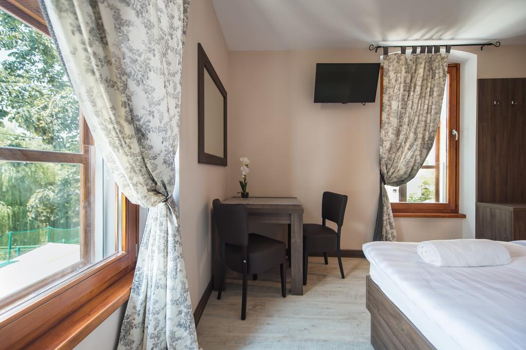 Hotel Pri Mostu Dolenjske Toplice Room photo